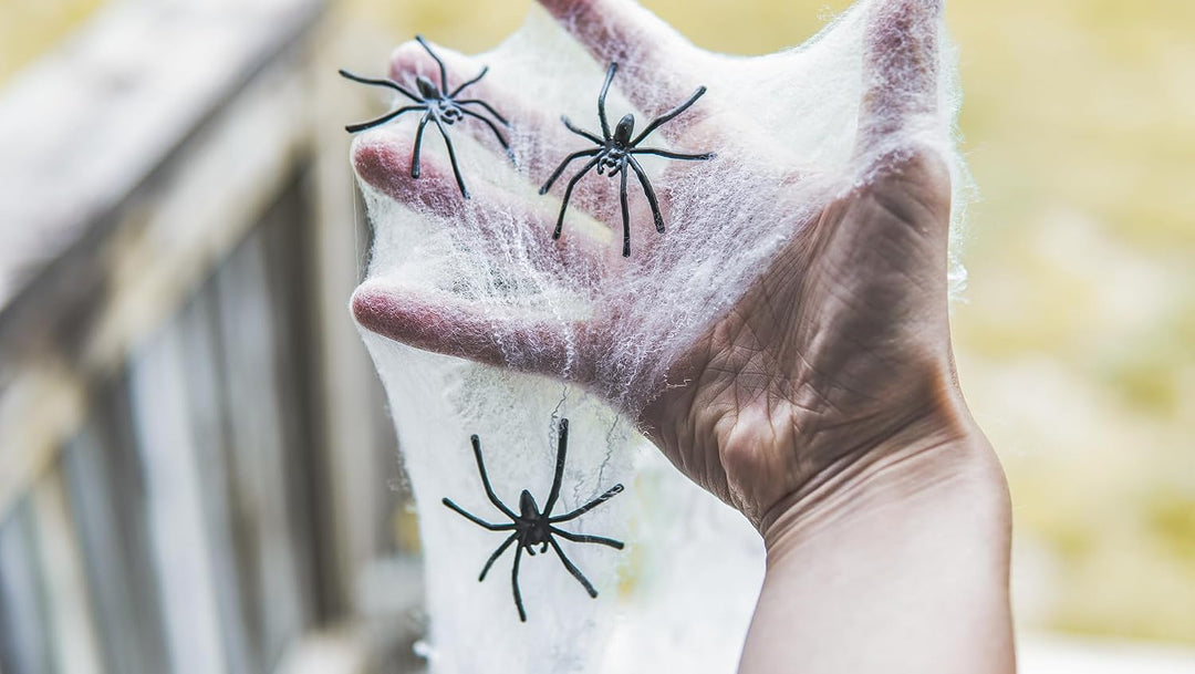 Halloween Spider Web Decoration, 800 Sqare Feet &amp; Plastic Spiders, Halloween Party Supplies, Spider Webs (Large, 800 Sq Feet)