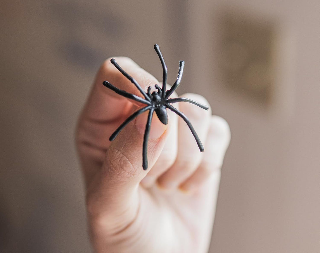 Halloween Spider Web Decoration, 800 Sqare Feet &amp; Plastic Spiders, Halloween Party Supplies, Spider Webs (Large, 800 Sq Feet)