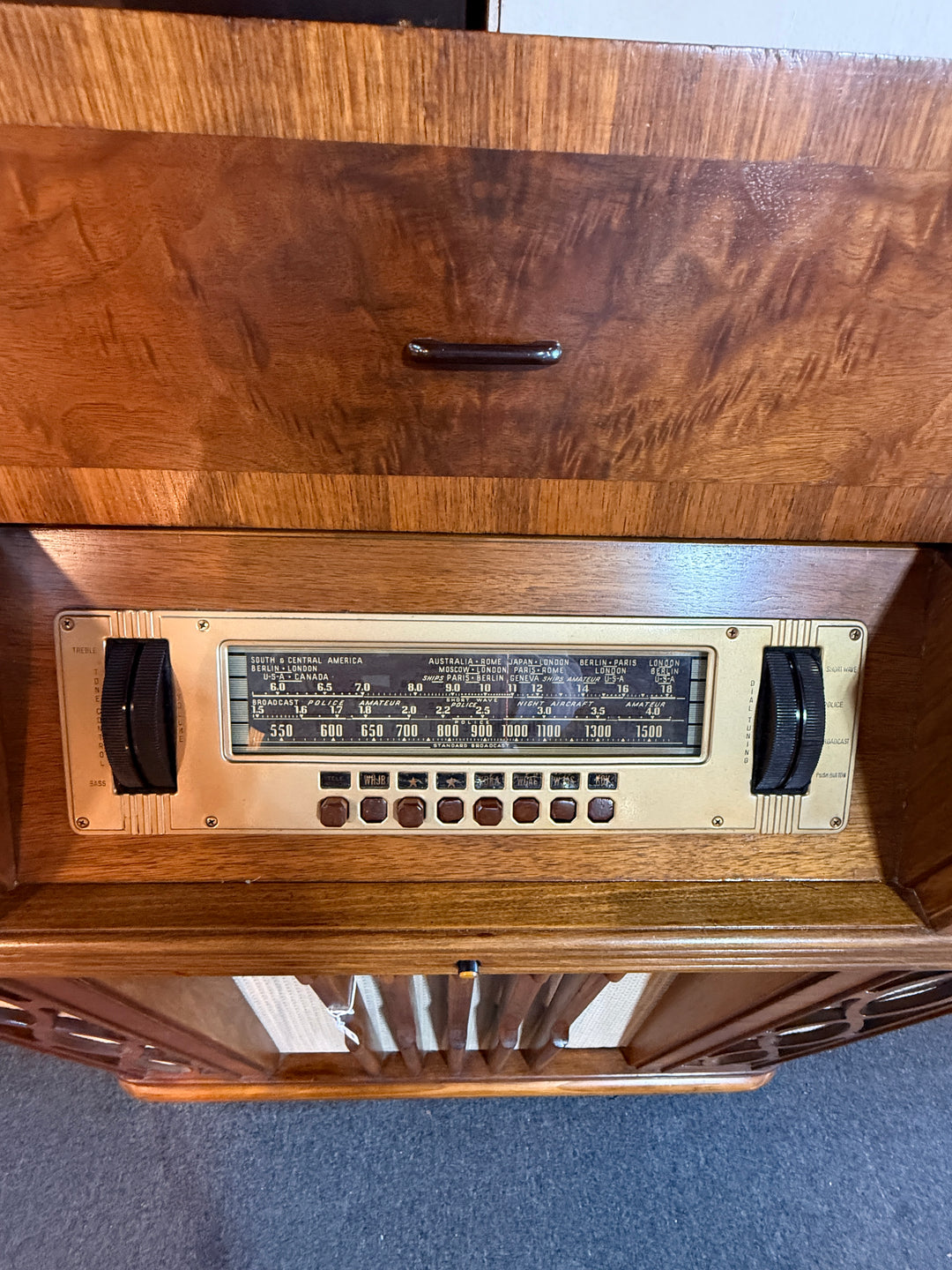 1940 Philco Console Radio Model No 49-201 PICKUP ONLY