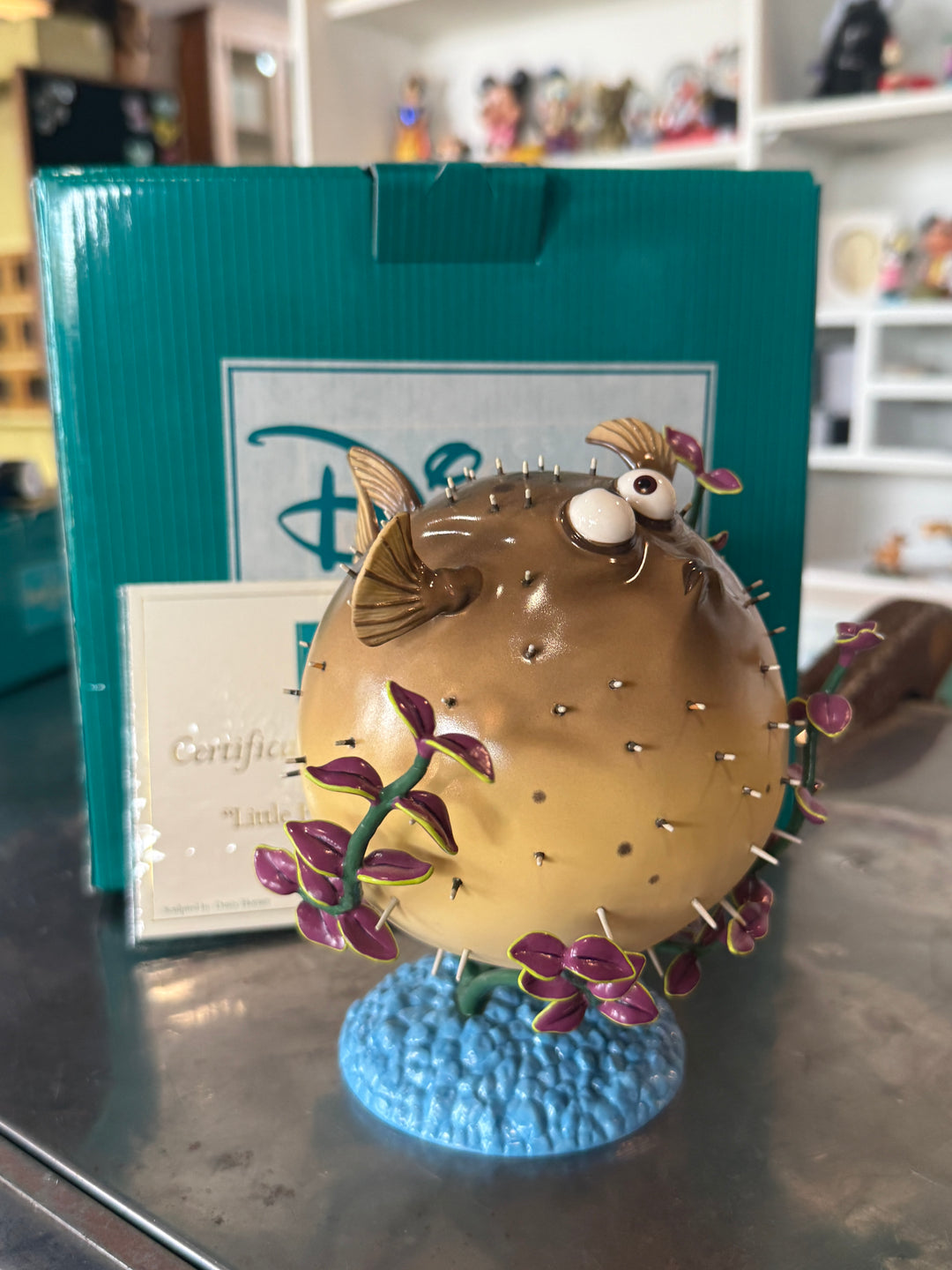 WDCC Figurine - Finding Nemo Little Help, Over Here Bloat