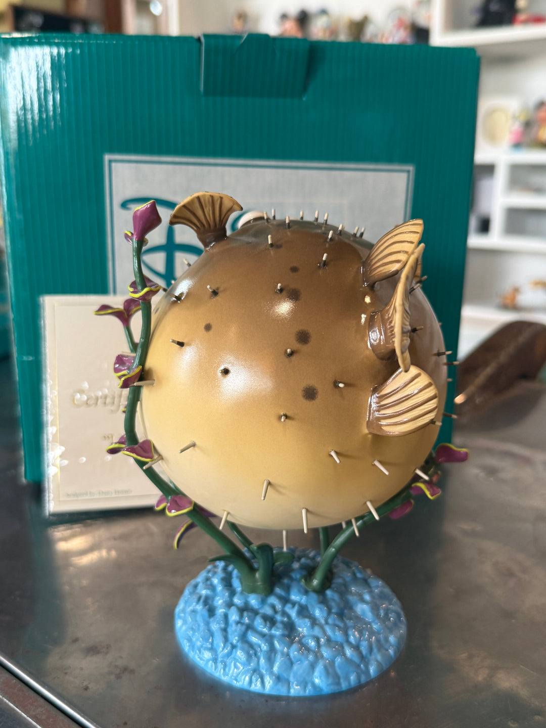WDCC Figurine - Finding Nemo Little Help, Over Here Bloat