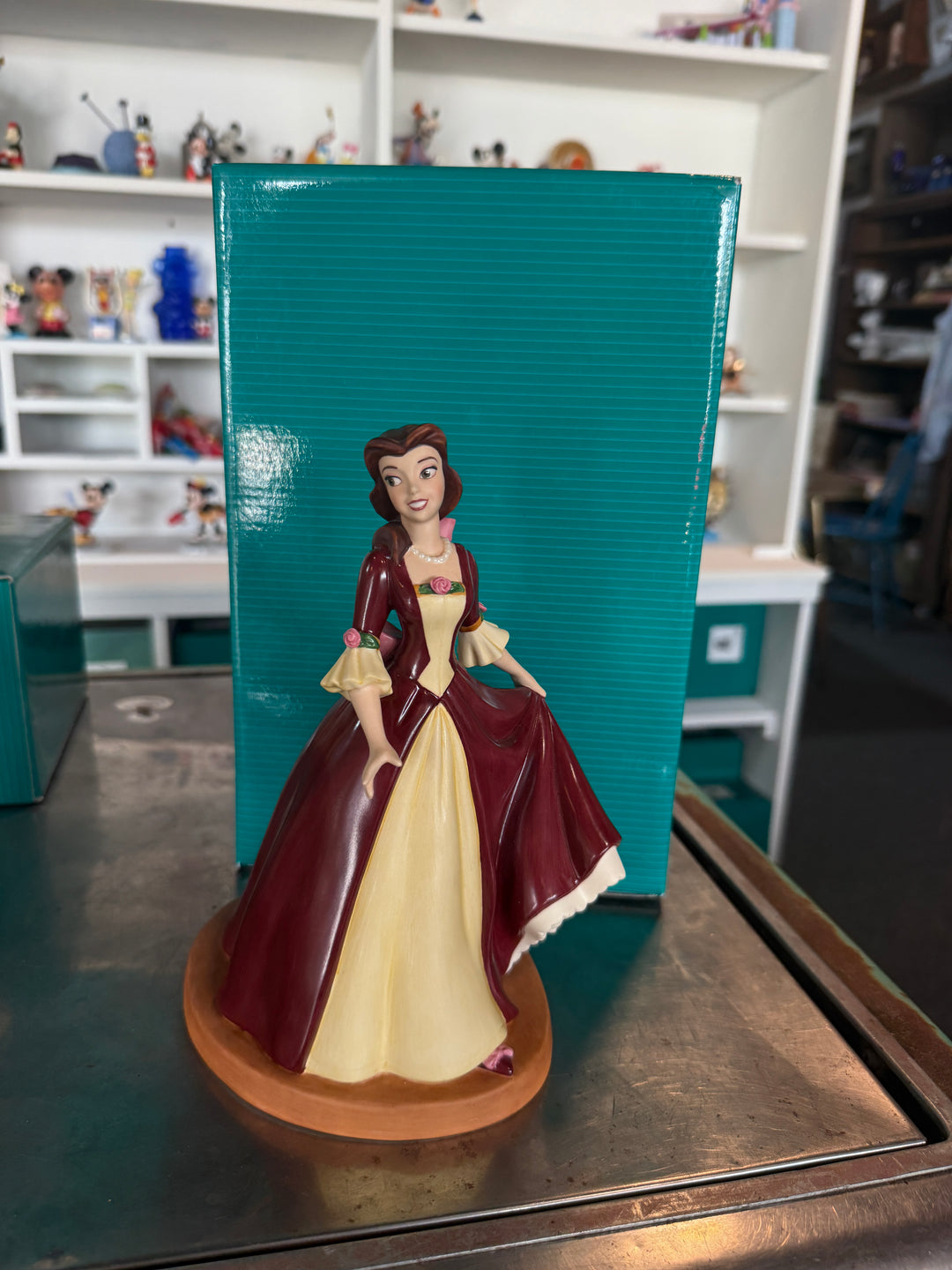 WDCC Figurine - Beauty &amp; the Beast the Gift of Love