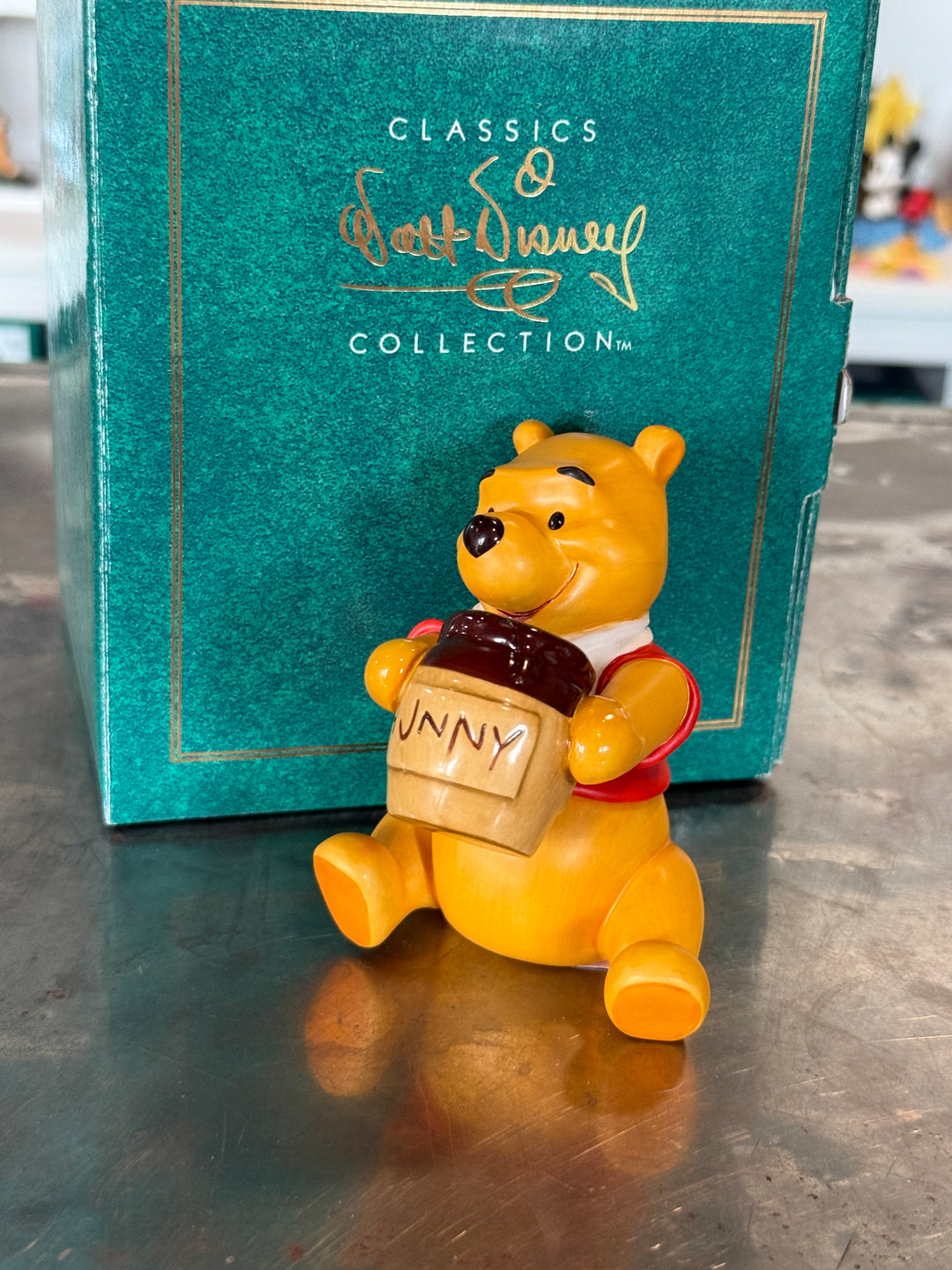 WDCC Figurine - Winnie the Pooh and the Honey Tree