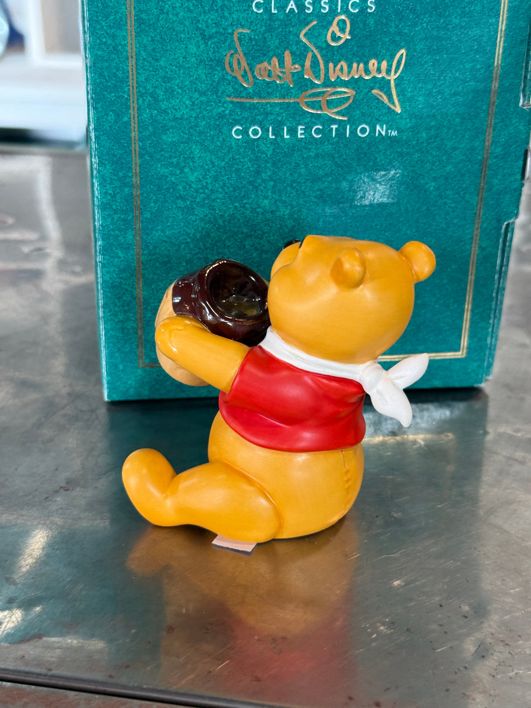 WDCC Figurine - Winnie the Pooh and the Honey Tree