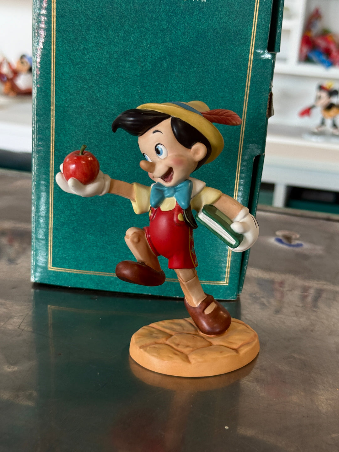 WDCC Figurine - Pinocchio Goodbye Father