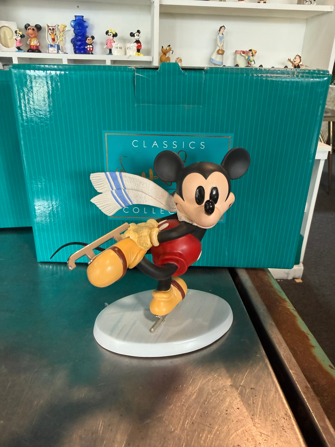 WDCC Figurine - On Ice Watch Me Mickey