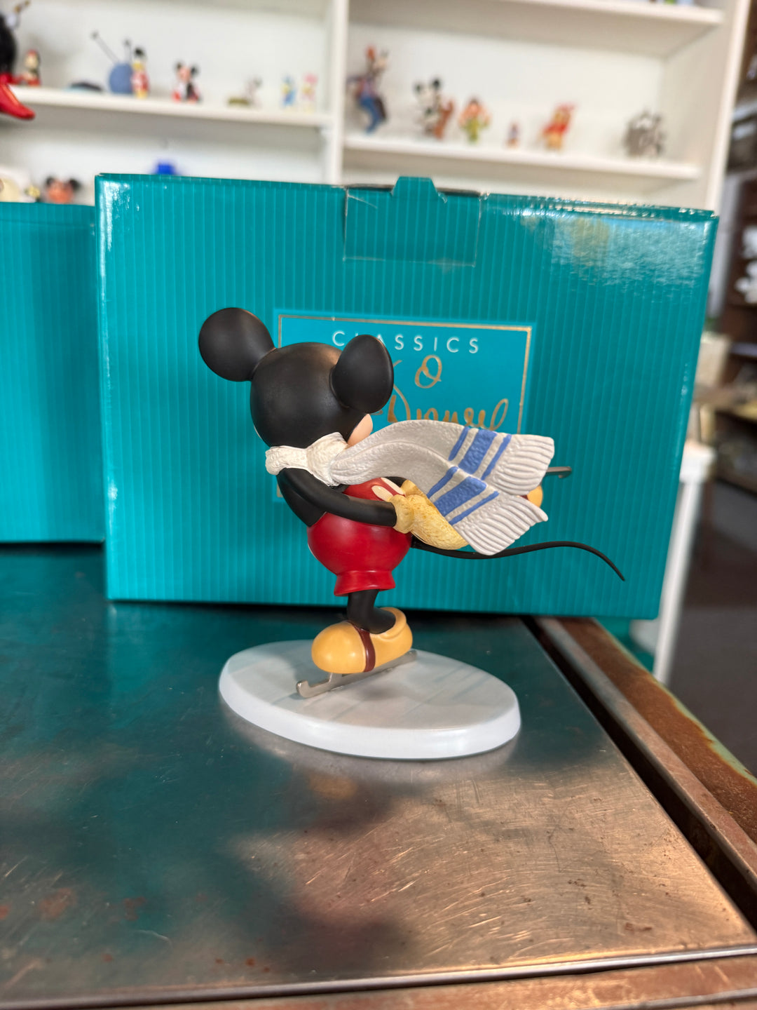 WDCC Figurine - On Ice Watch Me Mickey