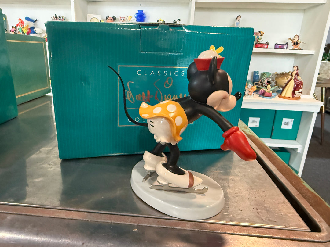 WDCC Figurine - On Ice Wheel Minnie Mouse