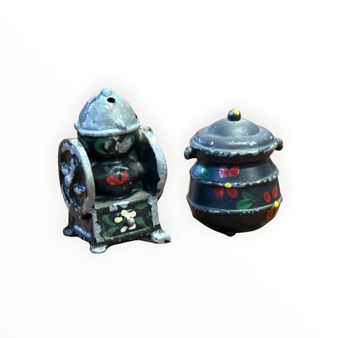 Salt &amp; Pepper - Cast Iron Pots Black