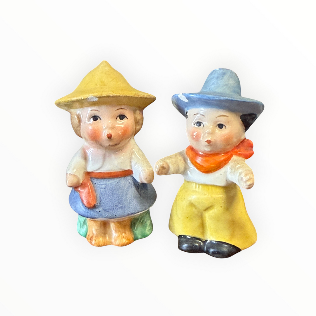 Salt and Pepper - Kissing Pair