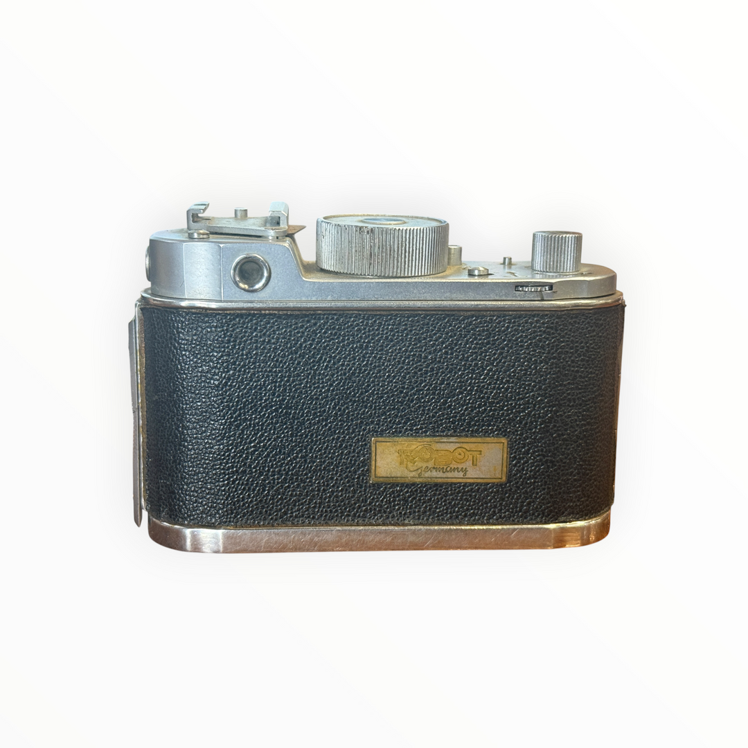 Robot II 35mm Mechanical Camera Equipped with a Schneider-Kreuznach Xenar 37.5mm f/2.8 Lens
