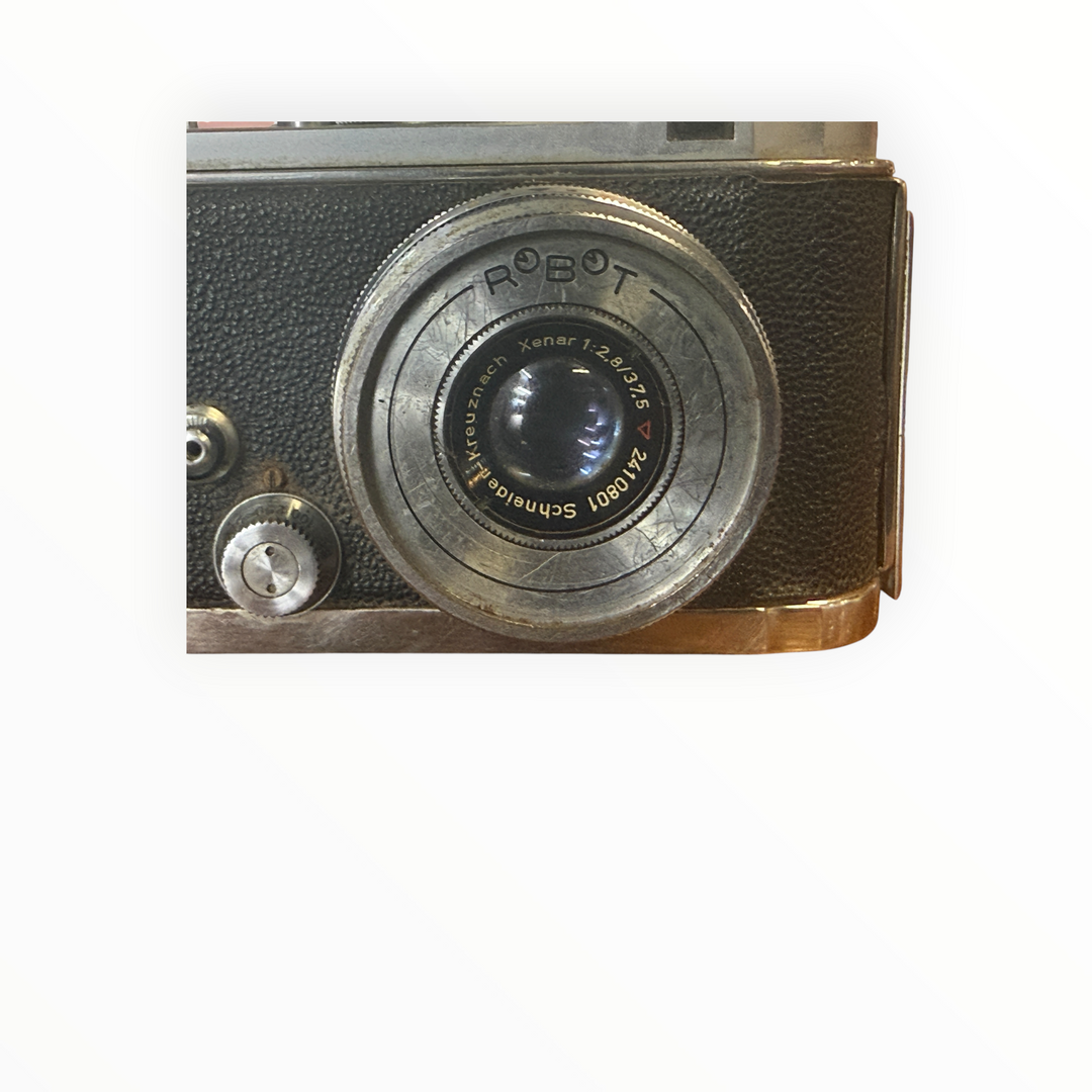 Robot II 35mm Mechanical Camera Equipped with a Schneider-Kreuznach Xenar 37.5mm f/2.8 Lens