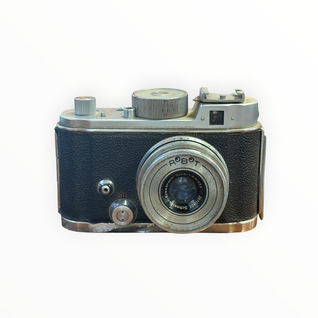 Robot II 35mm Mechanical Camera Equipped with a Schneider-Kreuznach Xenar 37.5mm f/2.8 Lens