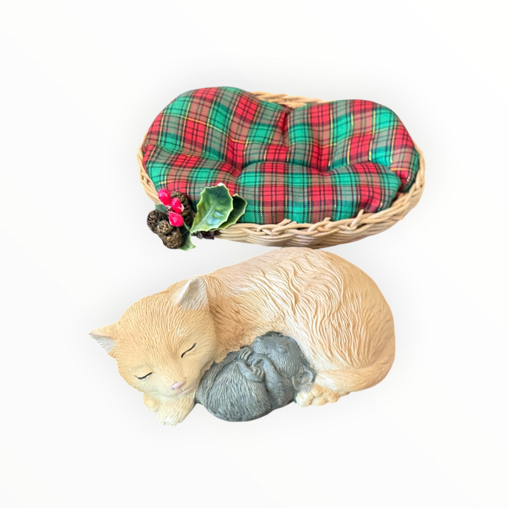 Christmas Cat - Not a Creature Was Stirring