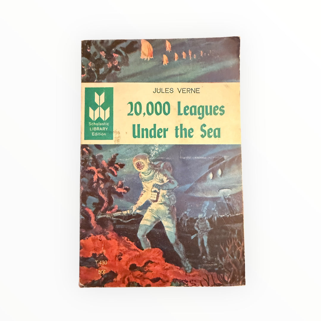 Paperback - 20,000 Leagues Under The Sea  Jules Verne