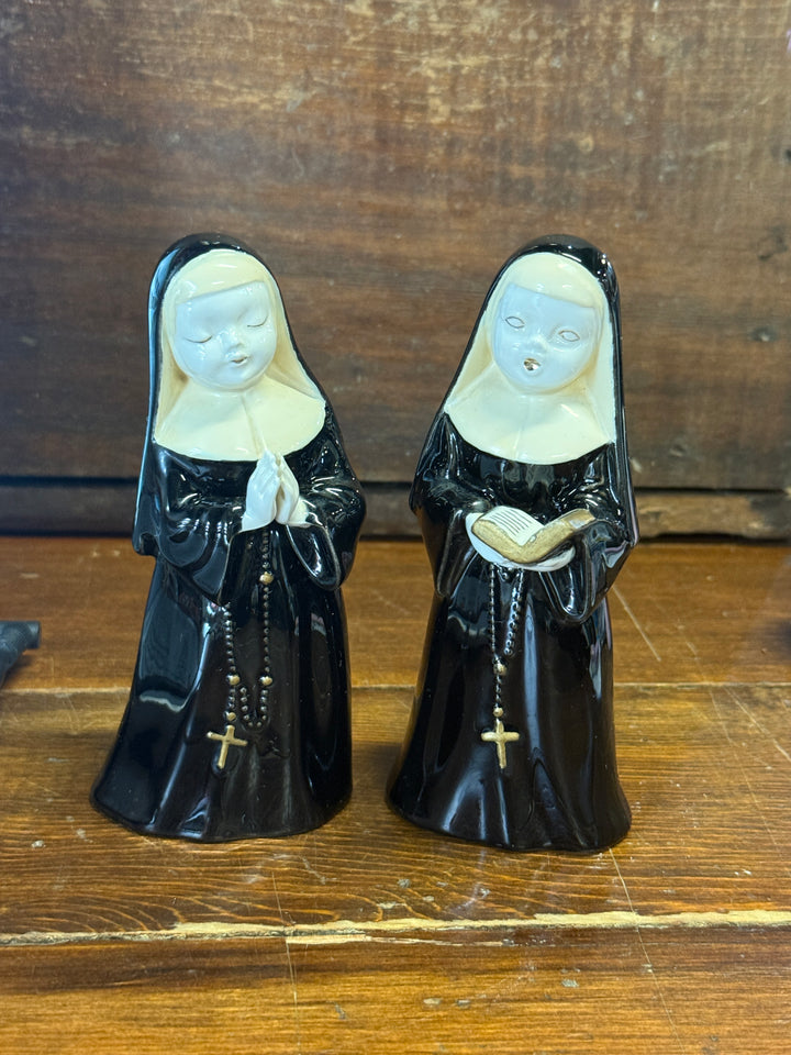 Holland Mold Nun Pair