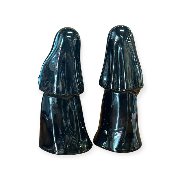Holland Mold Nun Pair
