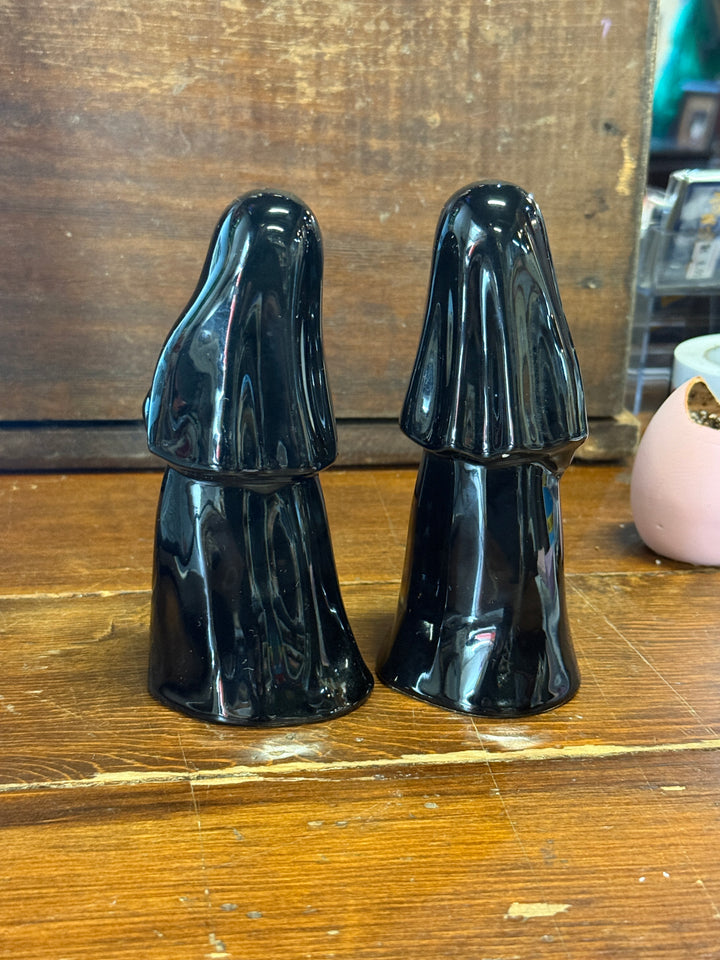 Holland Mold Nun Pair