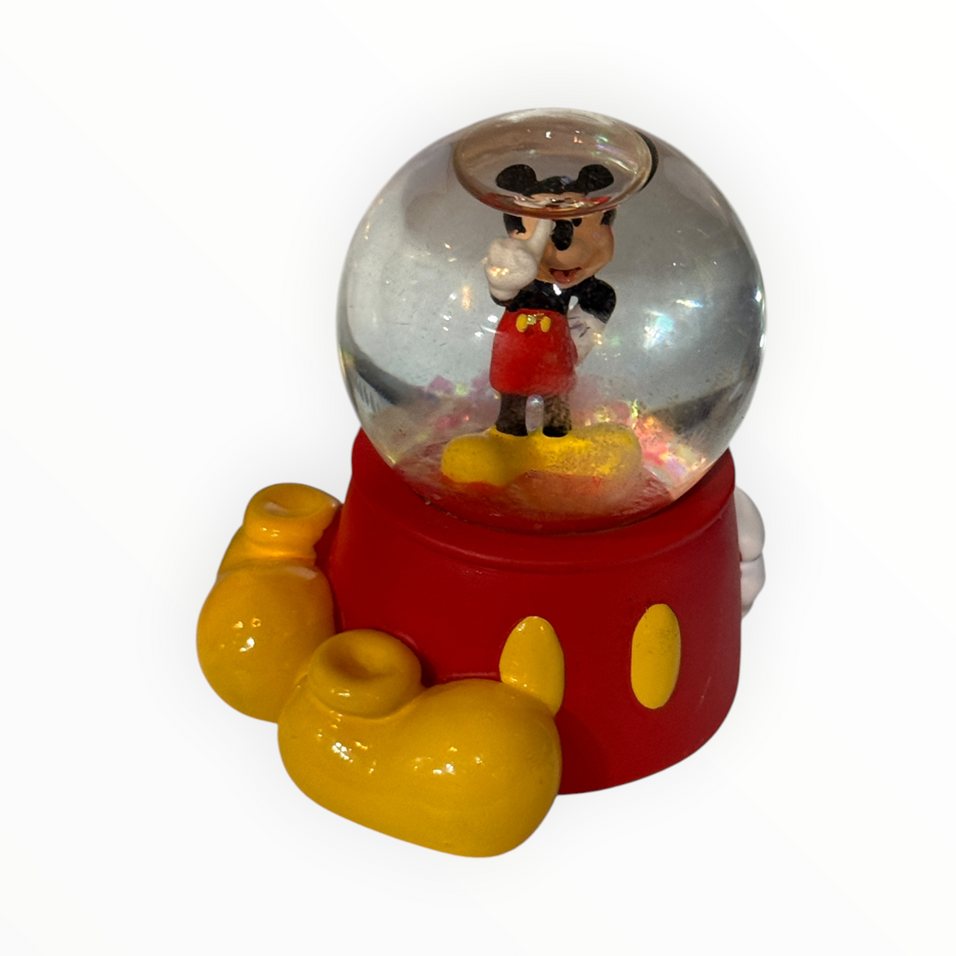 Disney  D23 Official Fan Club Member Mickey Snowglobe