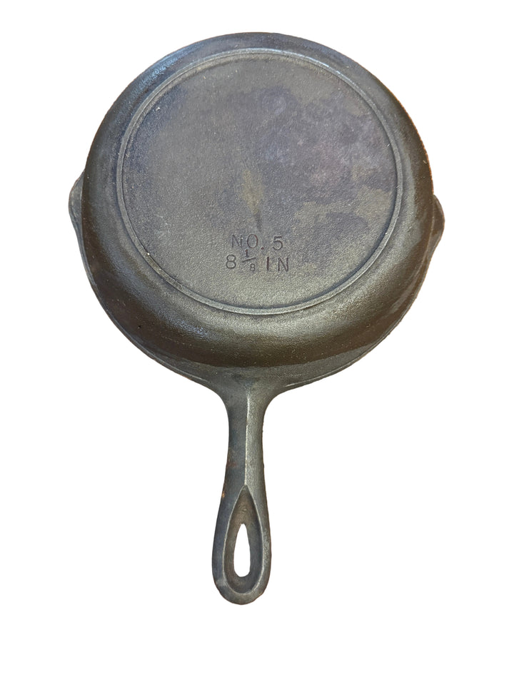 Cast Iron Skillet - Unmarked No 5 8.5"