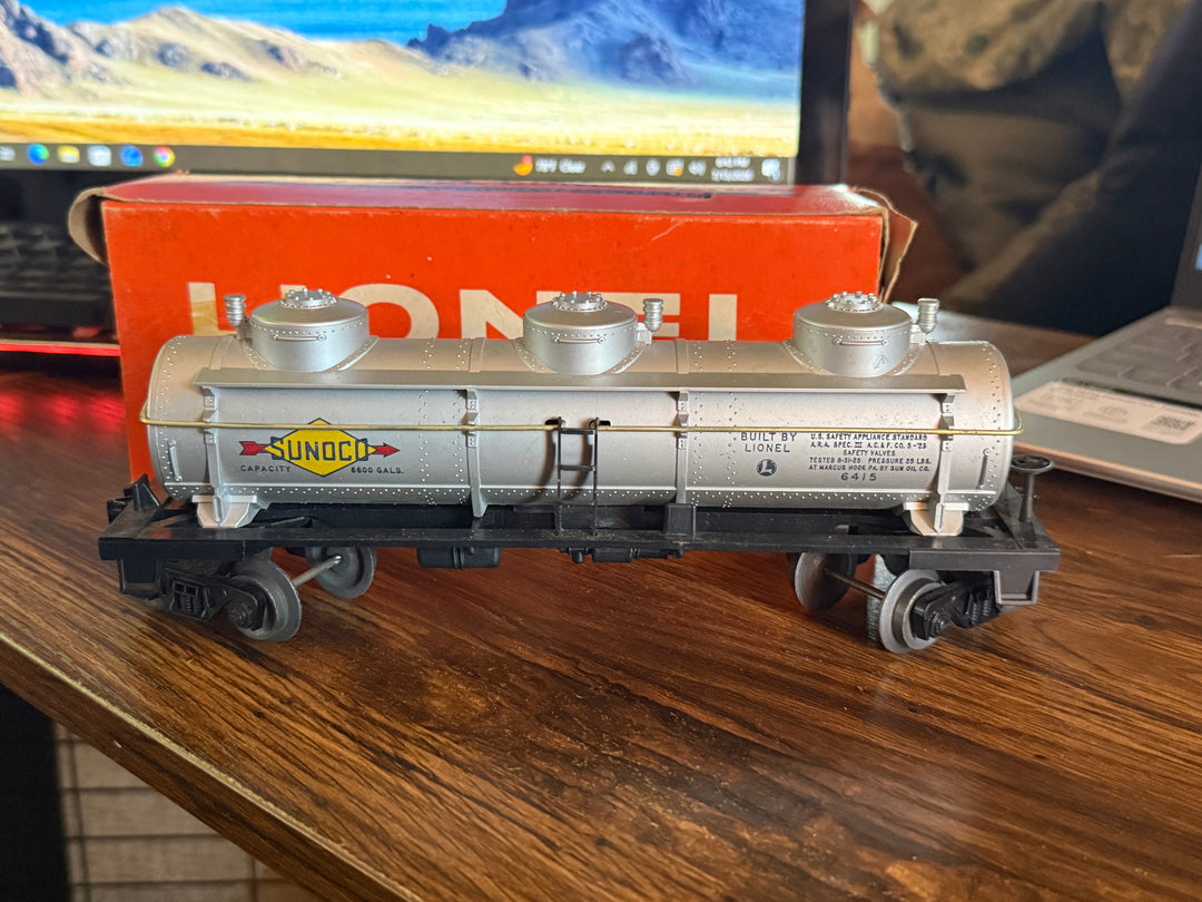 Trains - Lionel Postwar O gauge 6415 Sunoco 3-dome Tank Car