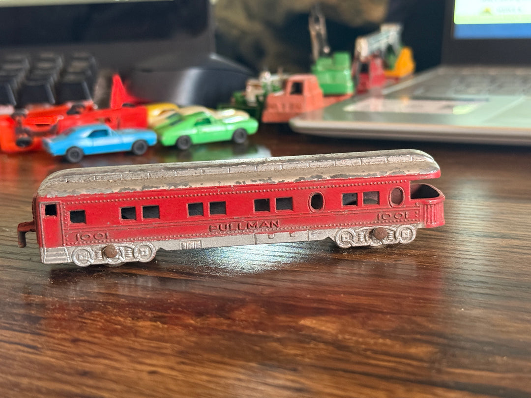 Tootsietoy - Die-cast Metal Passenger Car Pullman Red