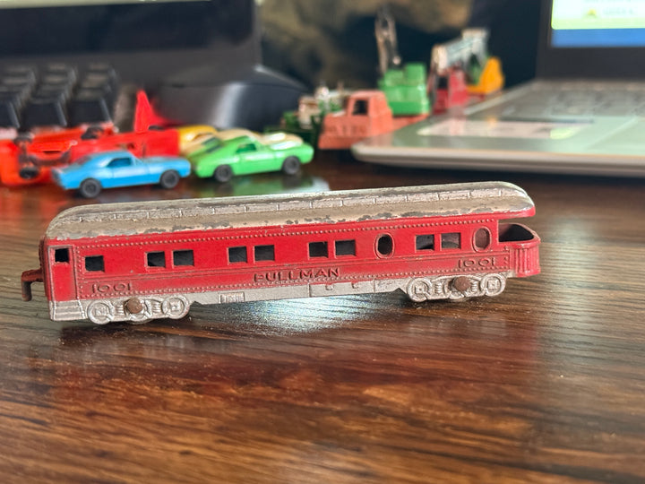 Tootsietoy - Die-cast Metal Passenger Car Pullman Red