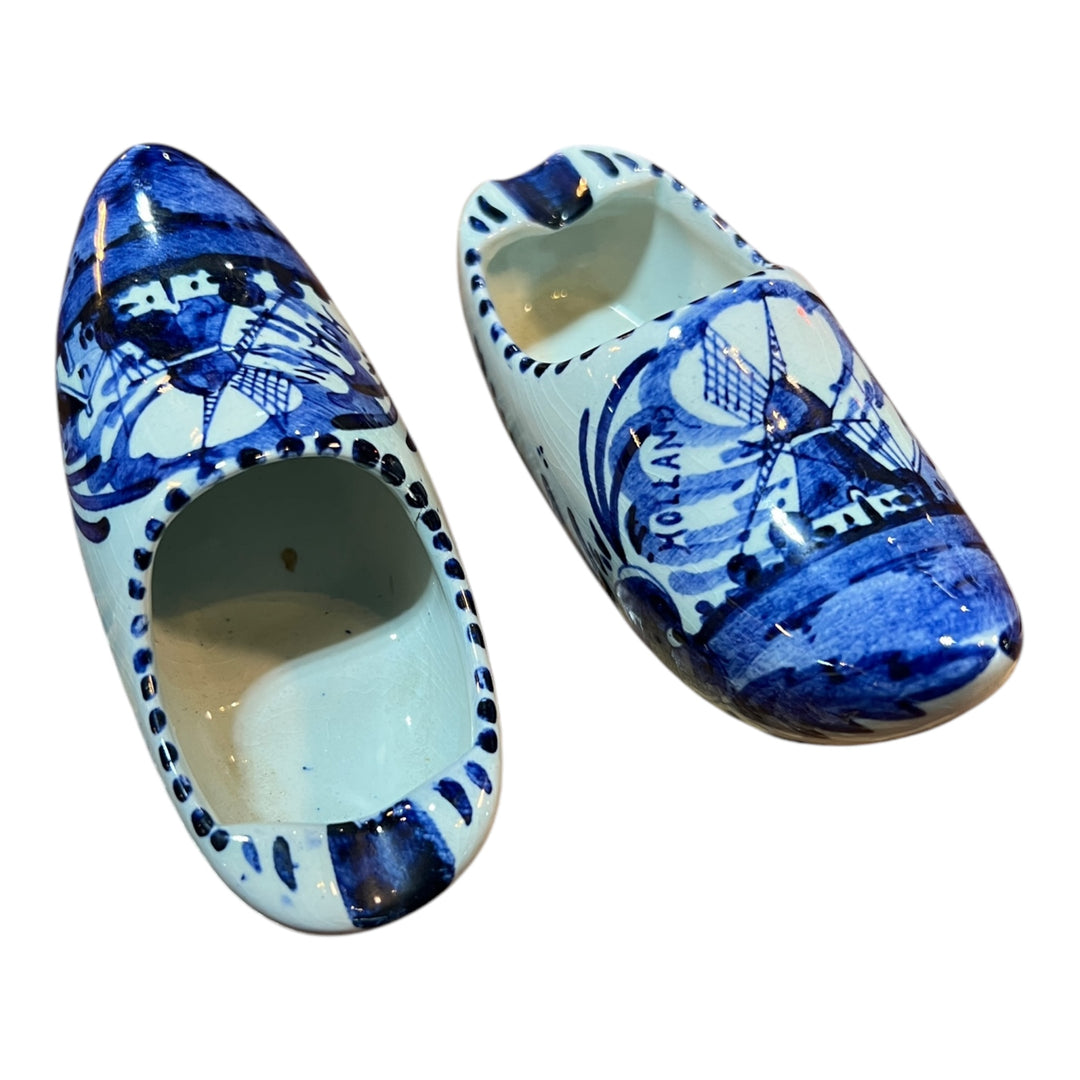 Vintage Set of 2 Hand Painted Delft Shoes Figurine Ashtrays Made in Holland