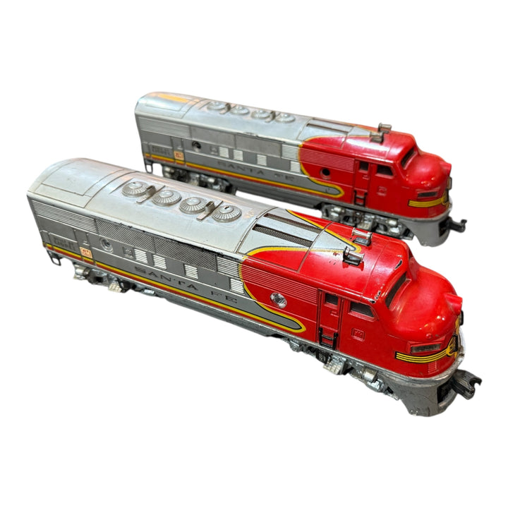 Trains - Lionel Santa Fe Postwar 2353 Diesel Train Set