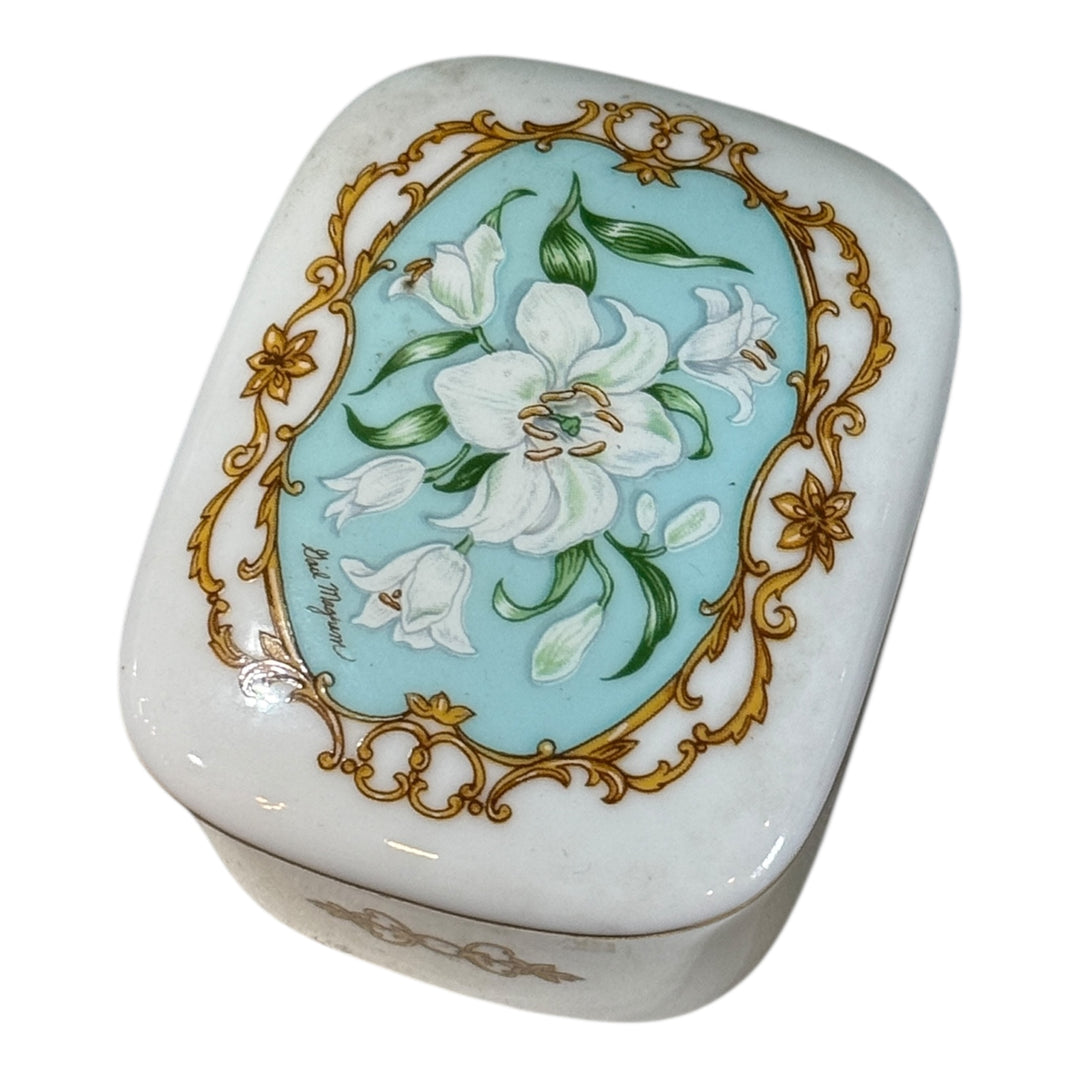 Porcelain 1990 Heritage House Limited Music Box Gail Magram Love Story