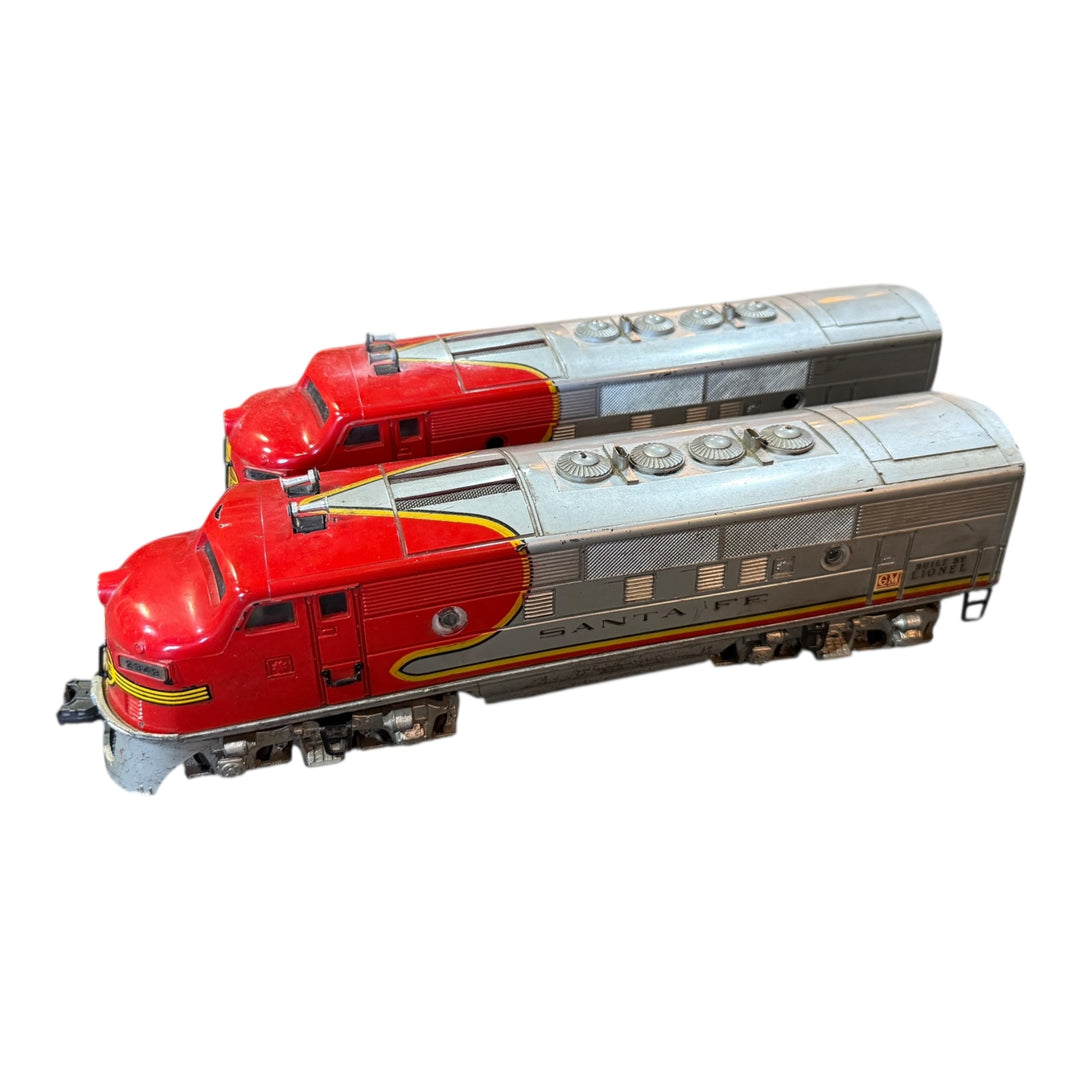 Trains - Lionel Santa Fe Postwar 2353 Diesel Train Set