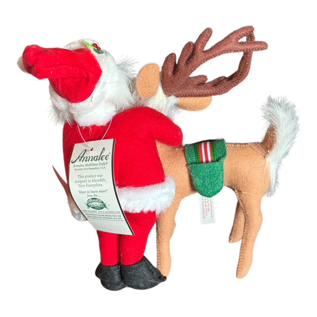 Annalee - Santa Hugging Reinder