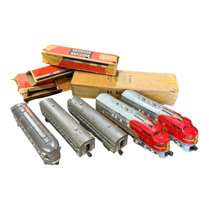 Trains - Lionel Santa Fe Postwar 2353 Diesel Train Set