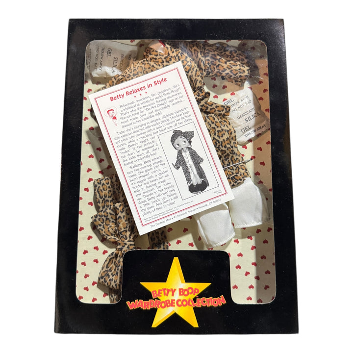 Dolls - Betty Boop Doll Wardrobe Collection Relaxes in Style Outfit Danbury Mint