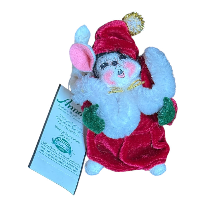 Annalee - Girl Mouse Caroler