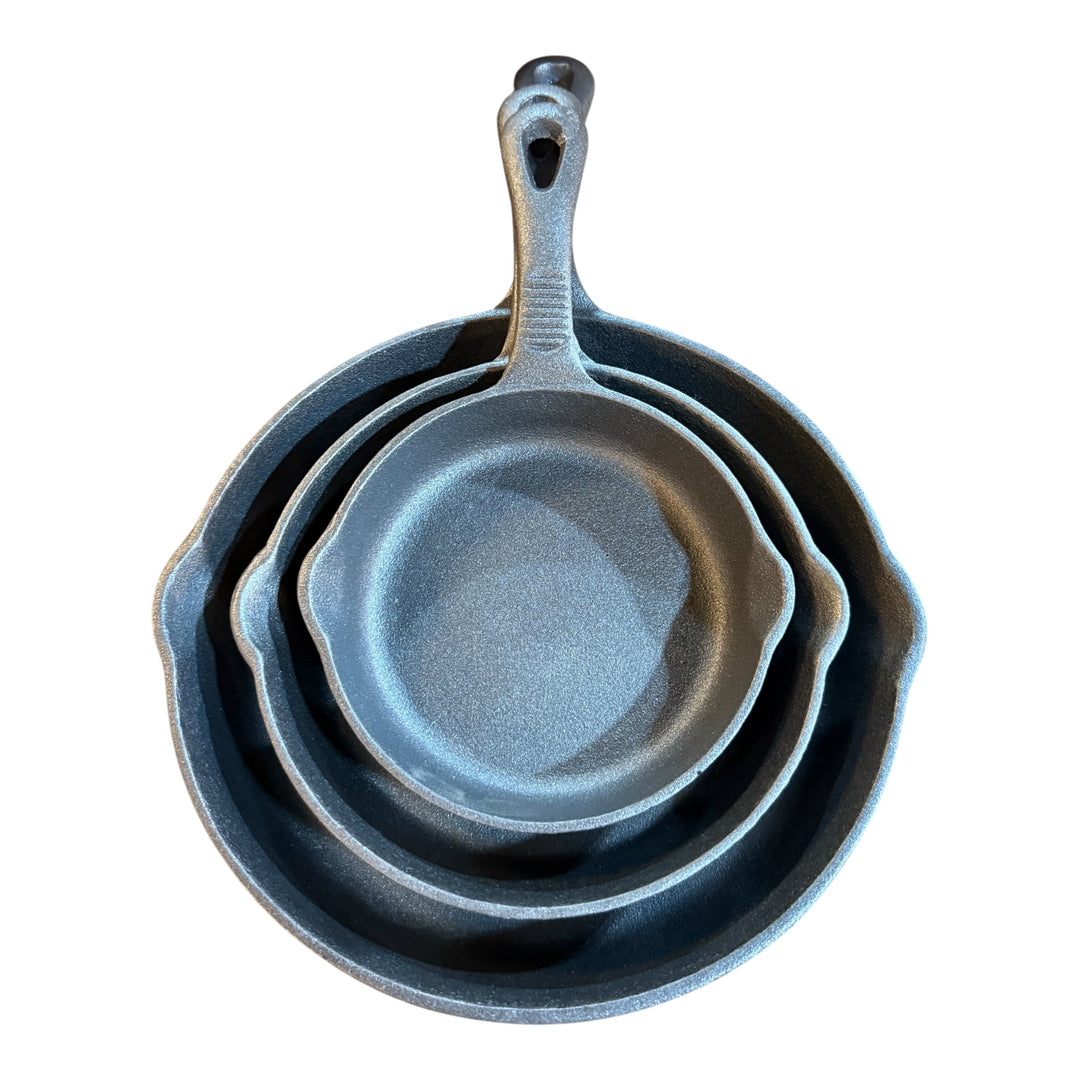 Set of 3 Cast Iron Skillet Trio Brand New