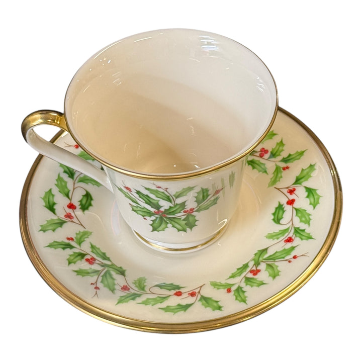 Lenox Holiday Teacup And Saucer Set Holly Berry