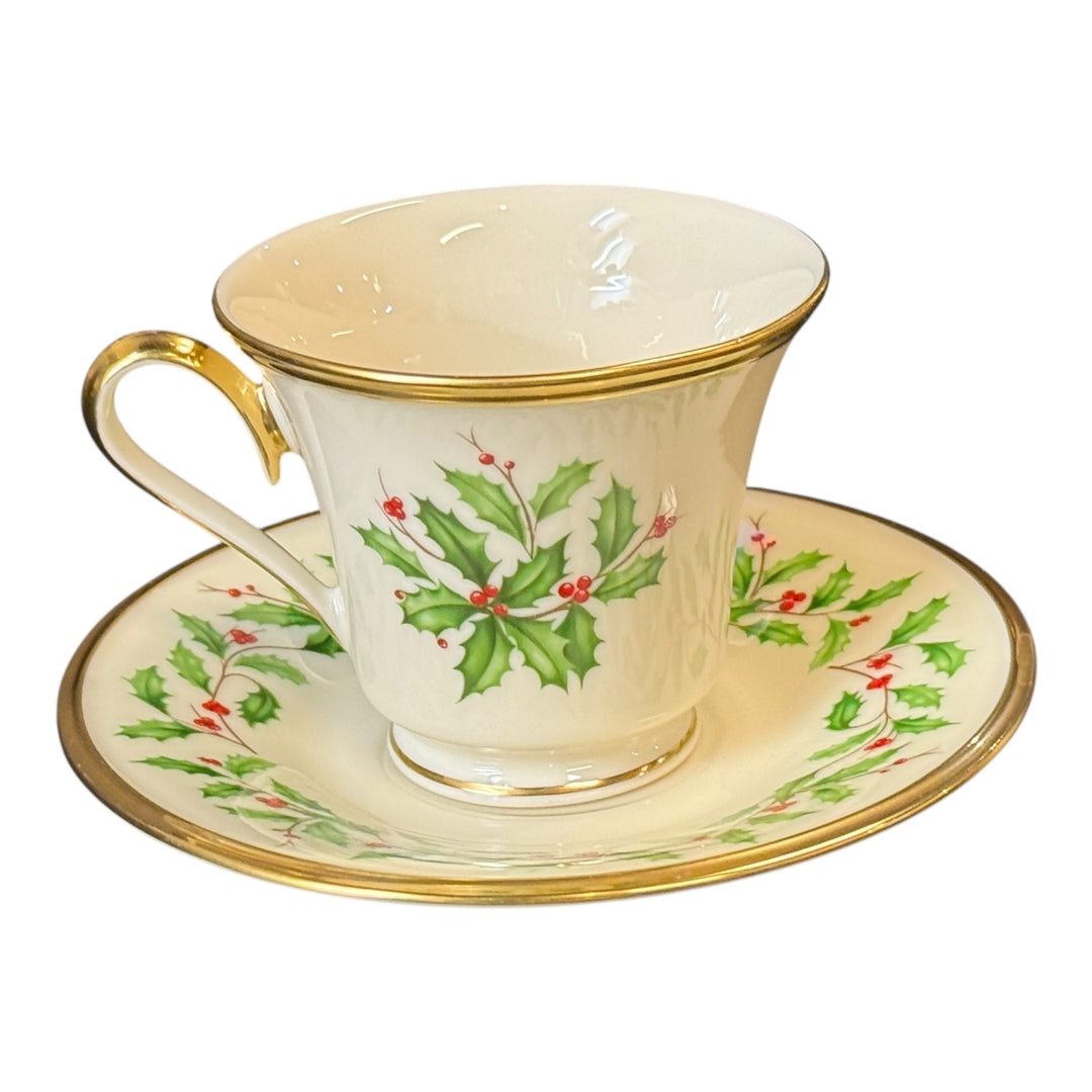 Lenox Holiday Teacup And Saucer Set Holly Berry
