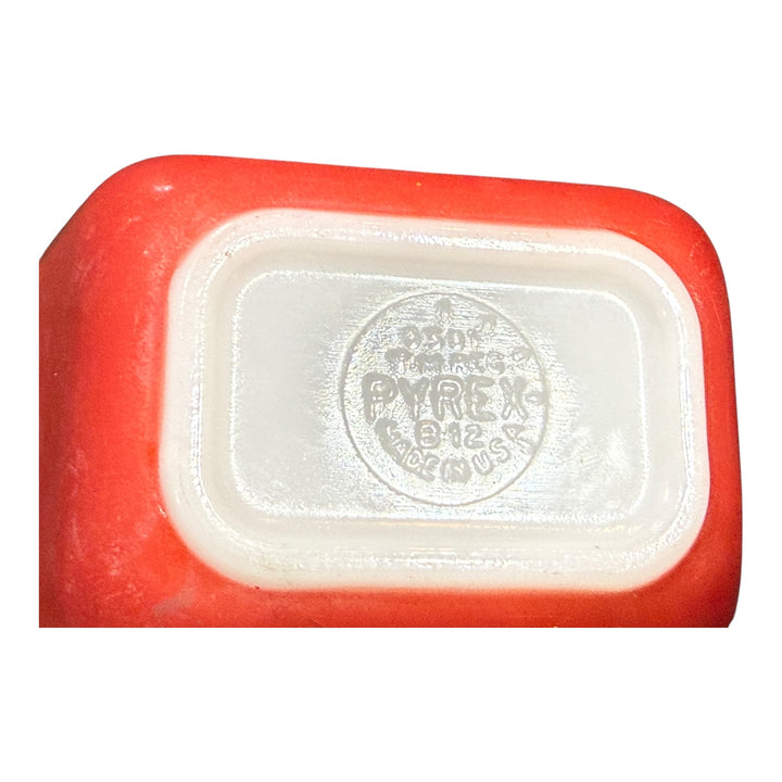 Vintage Pyrex Red 501-B Small Refrigerator Dish w/lid 1.5 cup