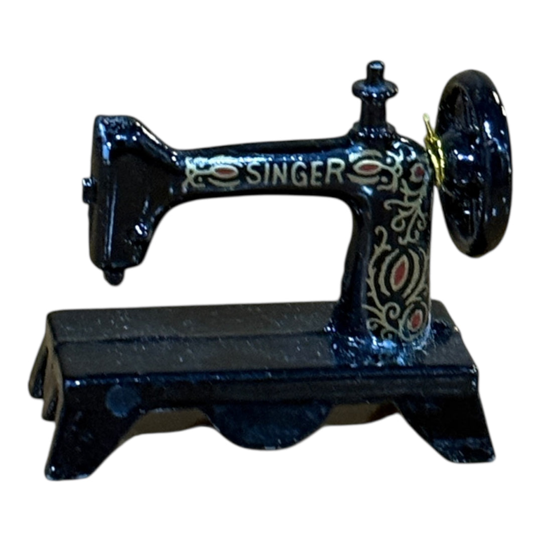 Dollhouse - Sewing Machine Metal