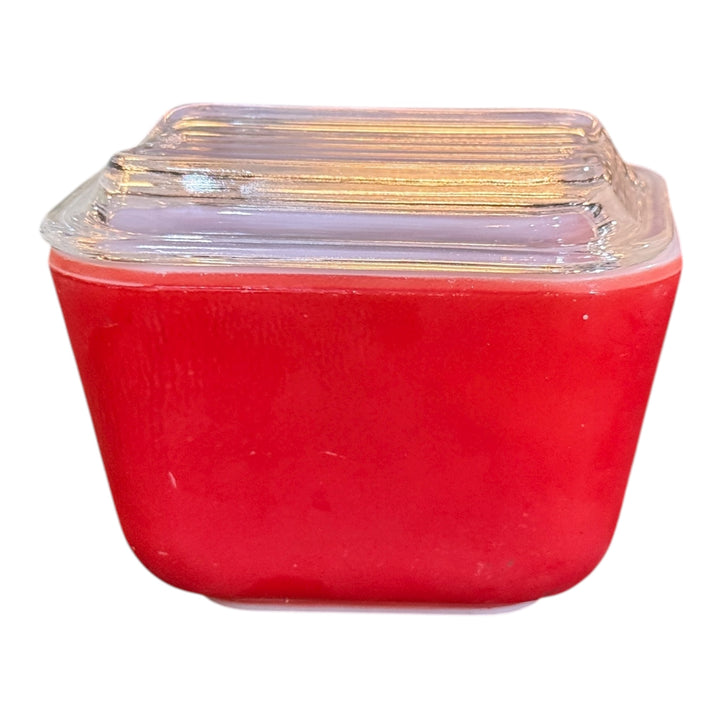 Vintage Pyrex Red 501-B Small Refrigerator Dish w/lid 1.5 cup