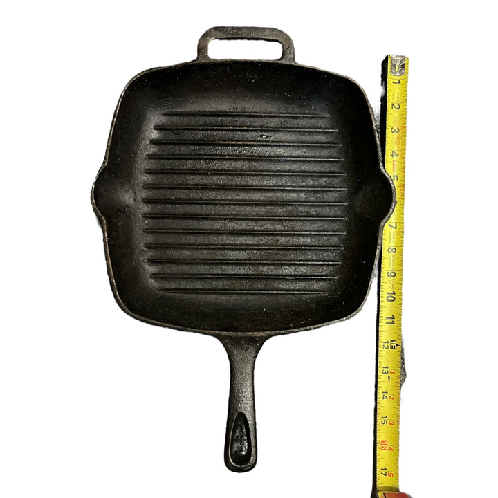 Cast Iron Skillet - Mainstay