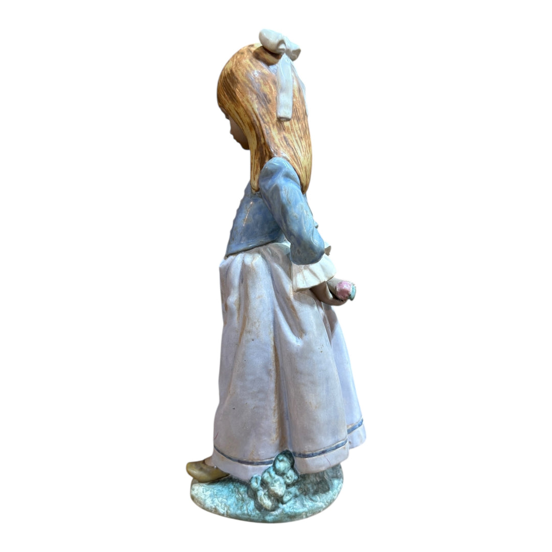 Lladro Rosita #2085 Figurine