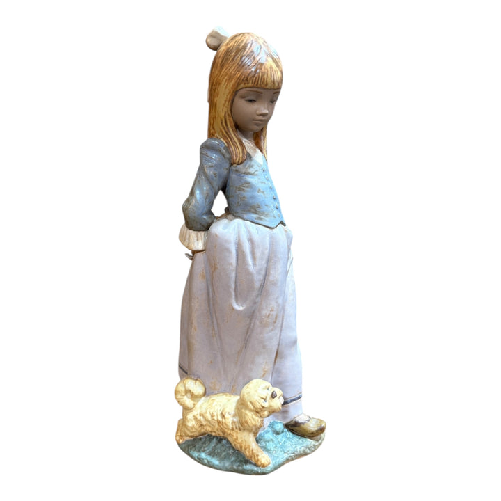 Lladro Rosita #2085 Figurine