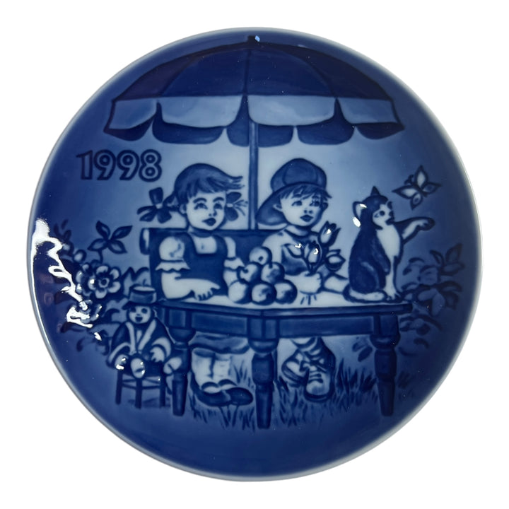 Bing & Grondahl Children's Day Plate - 1998 Little Vendors