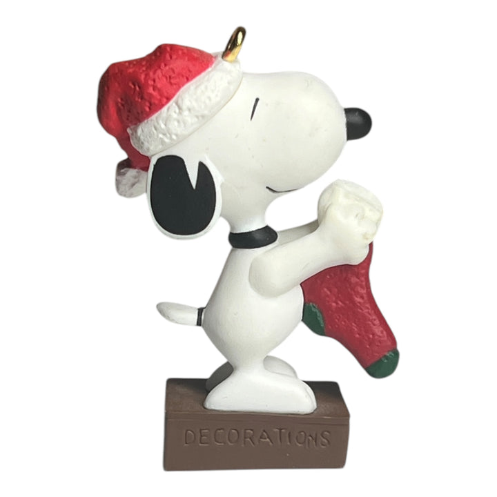 Hallmark Ornament (No Box) - 2000 Snoopy Ornament