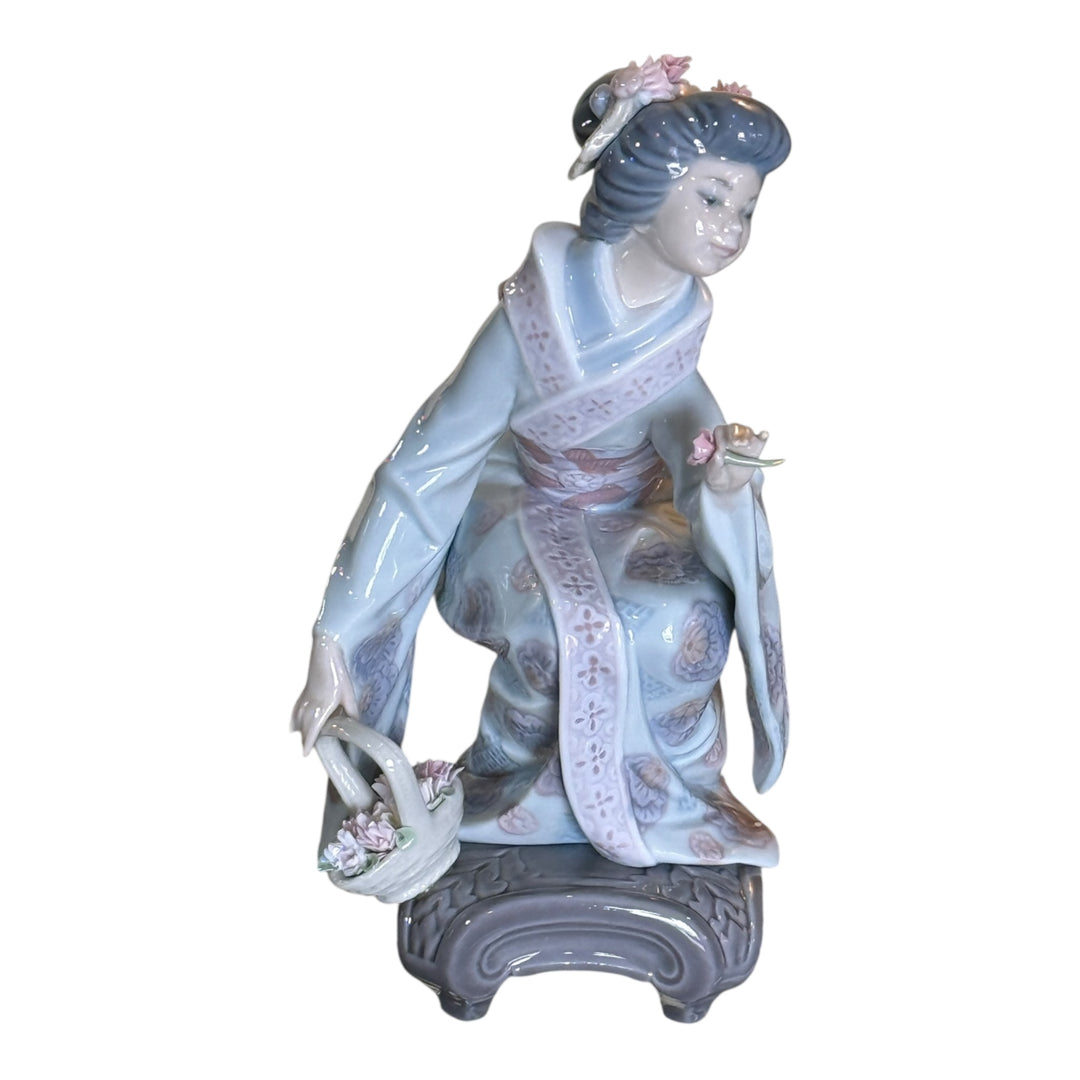 Lladro #1448 Spain Porcelain Figurine "Yuki" Japanese Geisha Girl Flower Basket