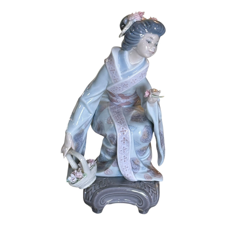 Lladro #1448 Spain Porcelain Figurine "Yuki" Japanese Geisha Girl Flower Basket