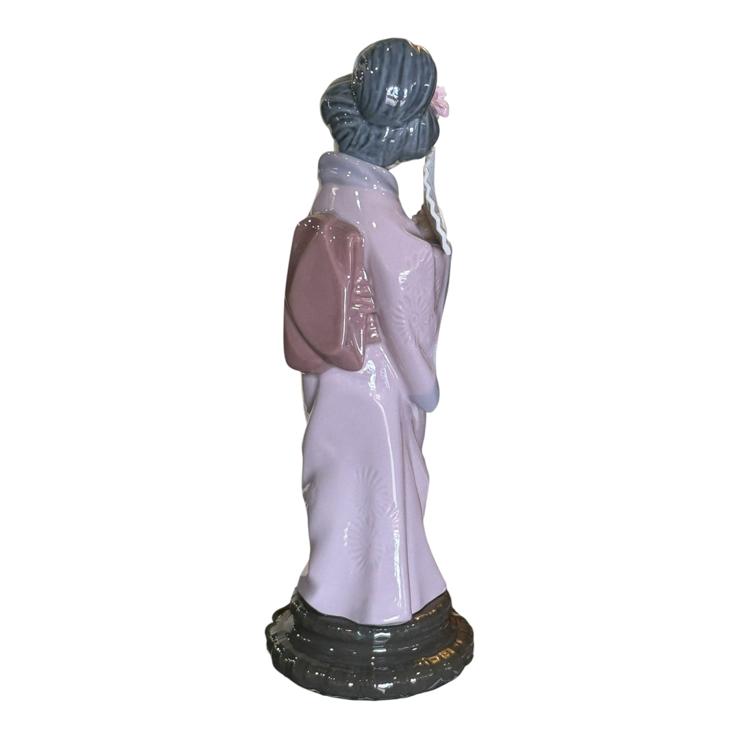 Lladro Chrysanthemum Timid Japanese Figurine #4990