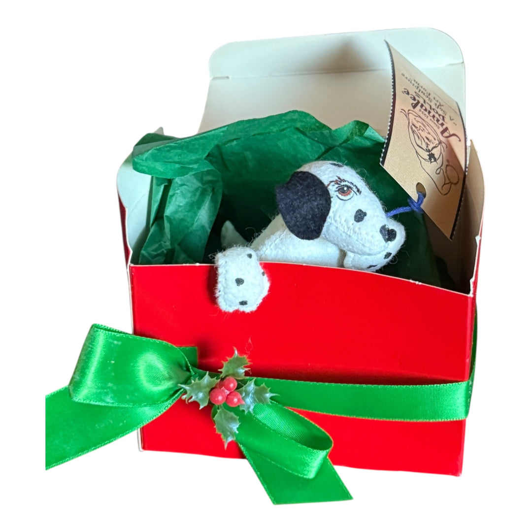 Annalee - Puppy Present